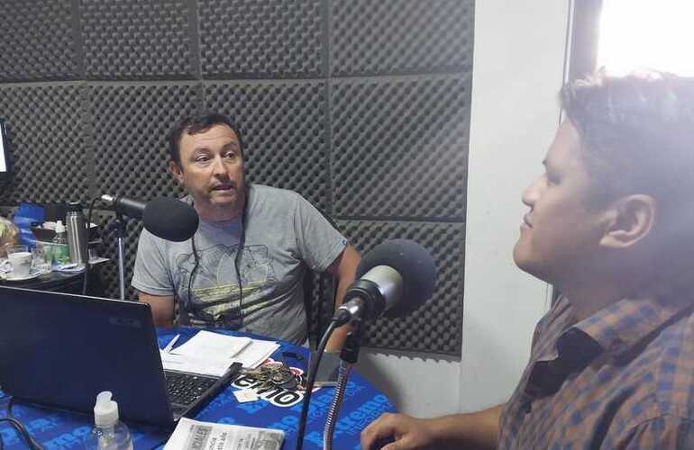 Imagen de Mario D&iacute;az, presidente del A.S.R.C, visit&oacute; Radio Extremo y habl&oacute; del verano en el Rowing Club.