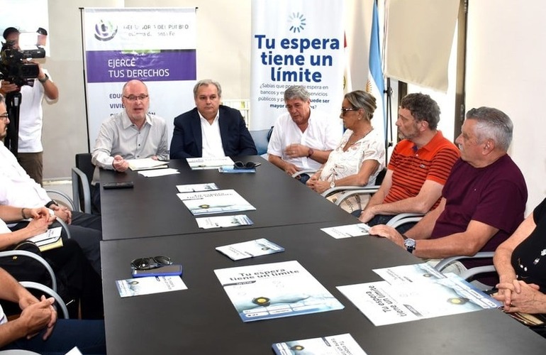 Lanzamiento. Se llevó a cabo este miércoles en la sede de la Defensoría del Pueblo, encabezada por su representante, Jorge Henn, junto a los diputados Luis Rubeo (autor de la norma) y Pablo Farías (presidente de la Cámara). Gentileza Defensoría del Pueblo