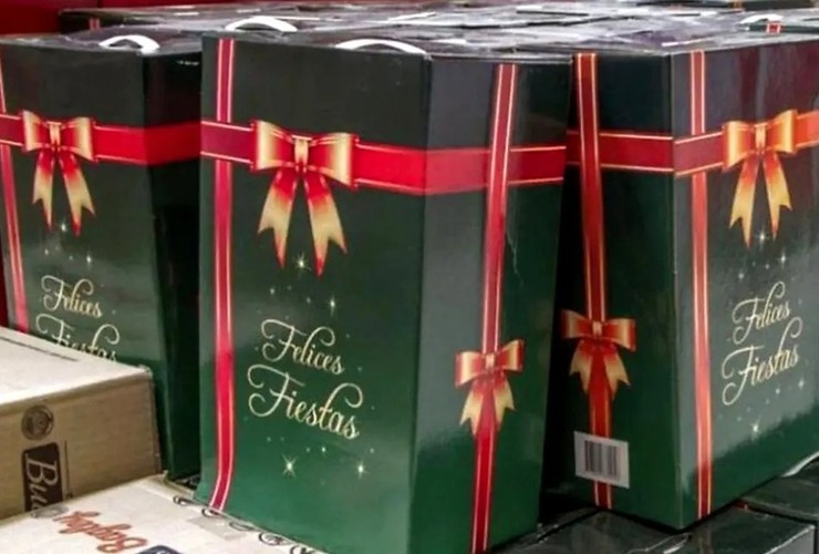Imagen de Pol&eacute;mica por la entrega de cajas navide&ntilde;as con prendas de ropa interior en Virasoro: &iquest;qu&eacute; dijo el Intendente?