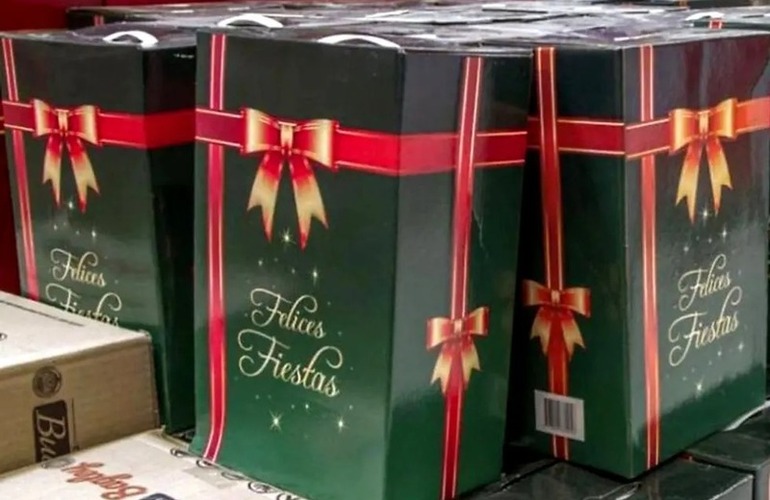 Imagen de Pol&eacute;mica por la entrega de cajas navide&ntilde;as con prendas de ropa interior en Virasoro: &iquest;qu&eacute; dijo el Intendente?