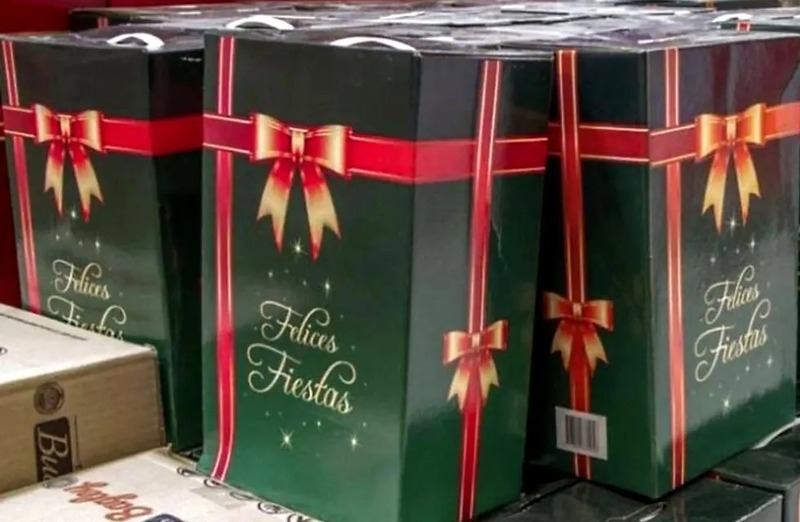 Imagen de Pol&eacute;mica por la entrega de cajas navide&ntilde;as con prendas de ropa interior en Virasoro: &iquest;qu&eacute; dijo el Intendente?