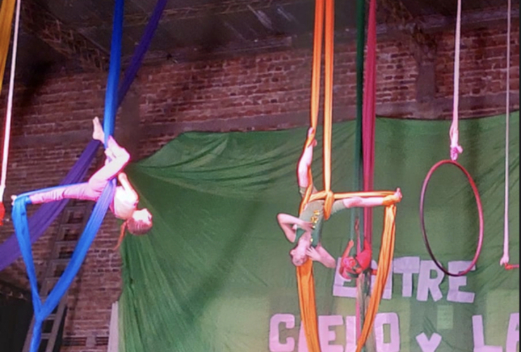 Imagen de Gala de Acrobacias en Tela de Unión.