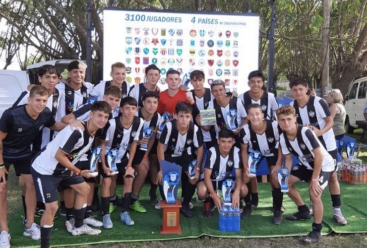 Imagen de Las inferiores de C.A.U. se destacaron en la Santa Teresita Cup'.