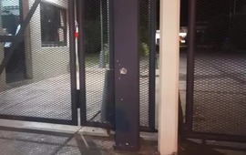 Imagen de Balearon otra vez el frente de Televisi&oacute;n Litoral: al menos ocho disparos desde un auto