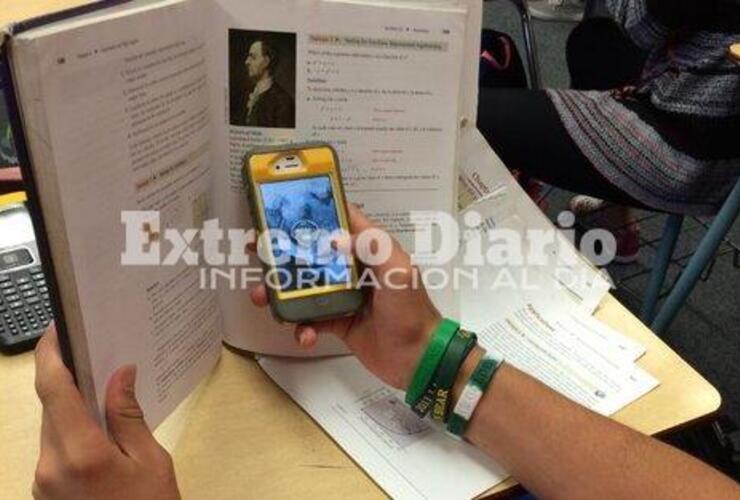 Imagen de Prohibieron usar celulares en escuelas de Catamarca