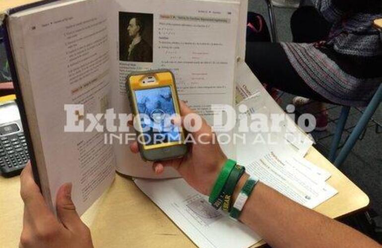 Imagen de Prohibieron usar celulares en escuelas de Catamarca