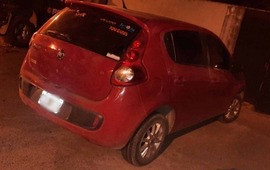 El Palio rojo, robado en zona sudoeste por la tarde, fue descartado en V&iacute;a Honda. (UR II)