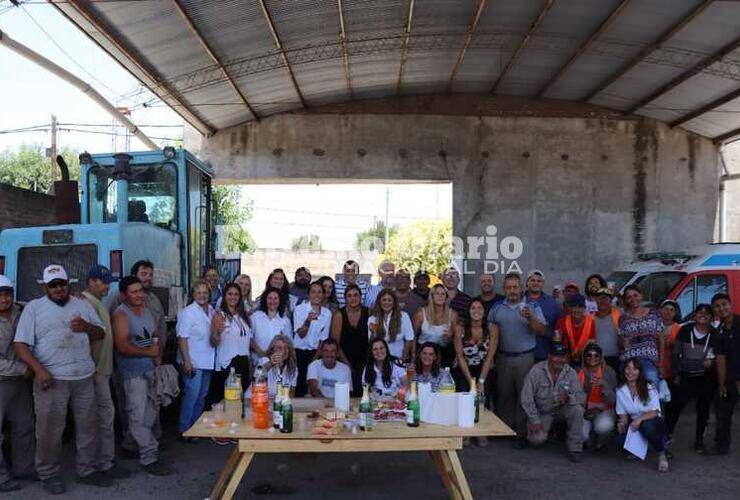 Imagen de Fighiera realizó el tradicional brindis de fin de año