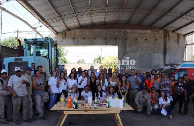 Imagen de Fighiera realizó el tradicional brindis de fin de año