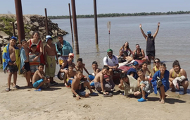 Imagen de Los chicos de 'El Galponcito' del barrio Virgen del Luj&aacute;n, visitaron el Rowing Club.