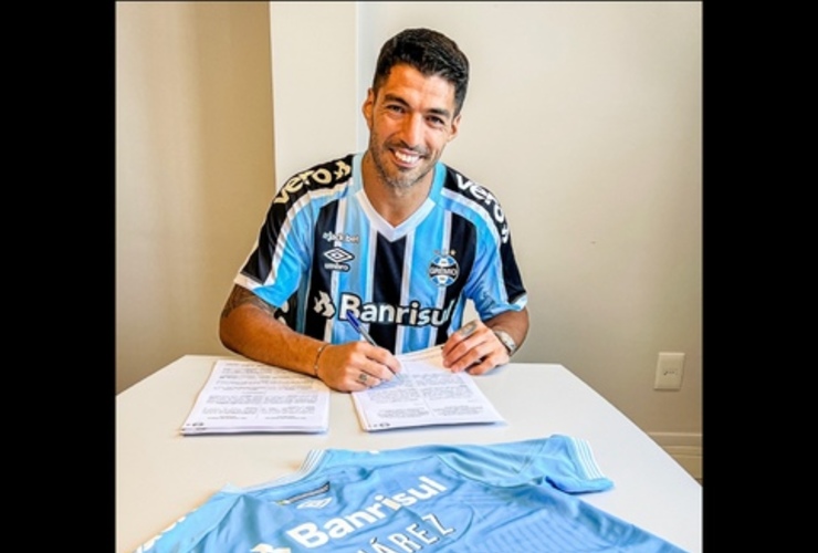 Imagen de Luis Suárez firmó para Gremio de Brasil.