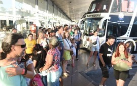 Imagen de Incesante movimiento de micros en la Terminal en el inicio de la temporada