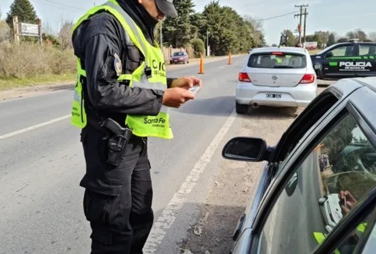 Documentos, por favor. Los puestos de control tienen por objetivo evitar accidentes.