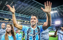 Imagen de Una multitud recibi&oacute; a Luis Su&aacute;rez en su presentaci&oacute;n con la camiseta de Gremio