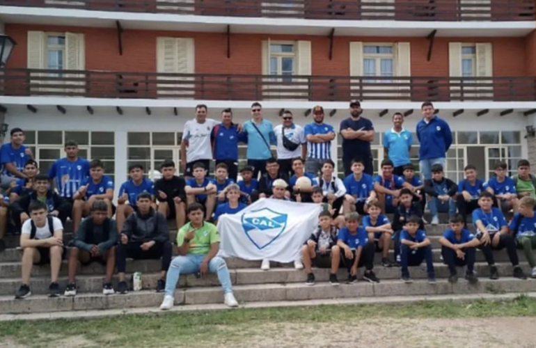 Imagen de Las juveniles de Libertad viajaron a C&oacute;rdoba para su pretemporada.