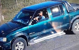 Imagen de Un hombre discuti&oacute; con su novia, le rob&oacute; el perro y lo tir&oacute; de una camioneta