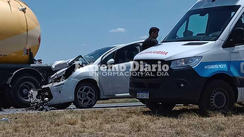 Imagen de Varios veh&iacute;culos involucrados en un accidente