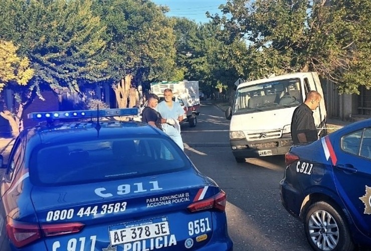 El sábado, en Alberdi, mataron a un hombre dentro de una trafic. (Rubén Lescano)