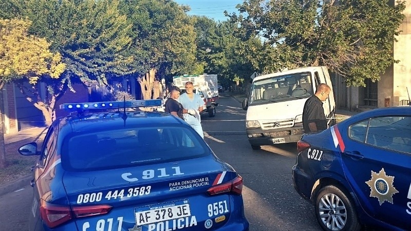 El s&aacute;bado, en Alberdi, mataron a un hombre dentro de una trafic. (Rub&eacute;n Lescano)