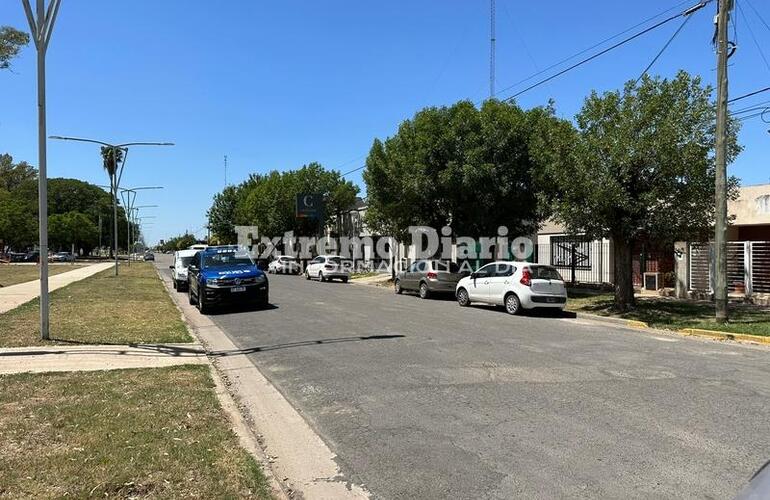 En el lugar. La policía dio curso a las medidas ordenadas por la Dra. Mariela Oliva de la Unidad de Homicidios Culposos. En el lugar. La policía dio curso a las medidas ordenadas por la Dra. Mariela Oliva de la Unidad de Homicidios Culposos.