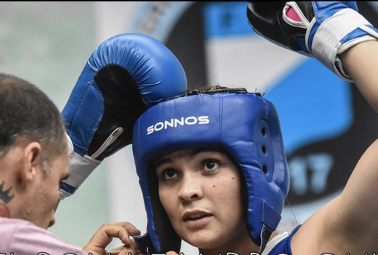 Imagen de Lorena Balbuena, se prepara con la Selección Argentina de Boxeo, para competir en República Dominicana.