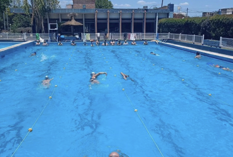 Imagen de Las clases de natación Athletista continúan a paso firme.