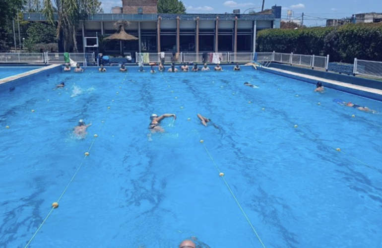 Imagen de Las clases de natación Athletista continúan a paso firme.