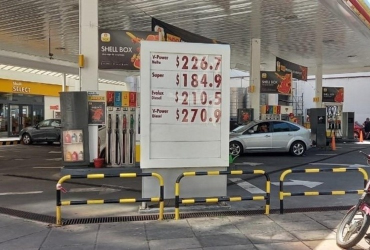 En estaciones de servicio de Rosario de la marca Shell, el litro de nafta súper ronda los 184, 90 pesos mientras que la V-Power se ubica en los 226.7 pesos (Rosario3)