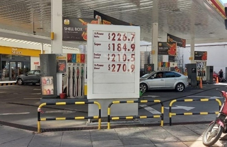 En estaciones de servicio de Rosario de la marca Shell, el litro de nafta súper ronda los 184, 90 pesos mientras que la V-Power se ubica en los 226.7 pesos (Rosario3)