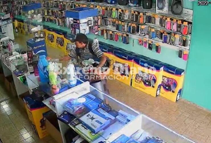 Imagen de Tras el robo que sufri&oacute; en su comercio present&oacute; una nota para crear un registro de vendedores ambulantes