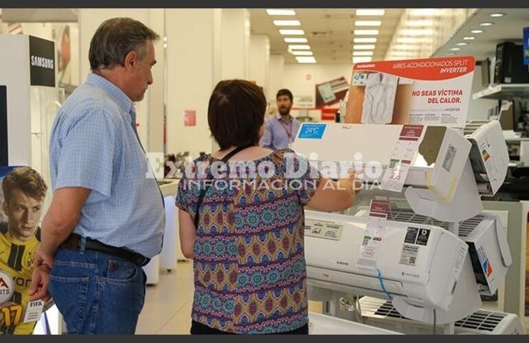 Imagen de Empleados de Comercio cerró la paritaria anual por encima del 100%