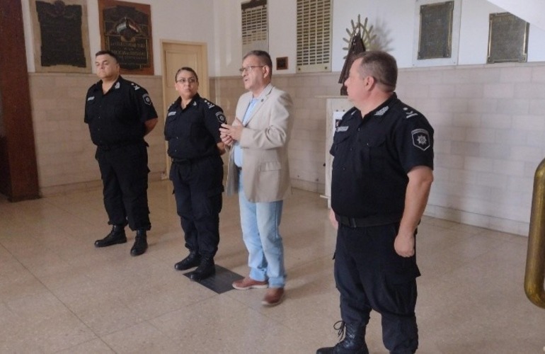 Galigani, Margarita Romero, el jefe de Polic&iacute;a de la provincia, Miguel &Aacute;ngel Oliva, e Iv&aacute;n Gonz&aacute;lez. (Prensa Unidad Regional II)