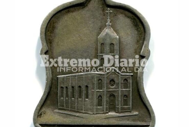 Imagen de Museo Público Municipal: Período 1892 a 1944 - Medallas Conmemorativas del templo parroquial.