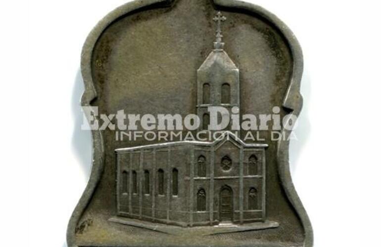 Imagen de Museo Público Municipal: Período 1892 a 1944 - Medallas Conmemorativas del templo parroquial.
