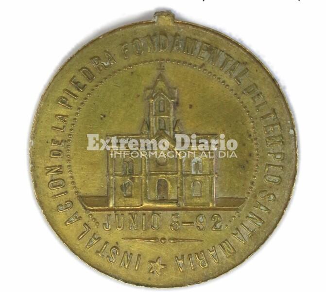 Imagen de Museo P&uacute;blico Municipal: Per&iacute;odo 1892 a 1944 - Medallas Conmemorativas del templo parroquial.