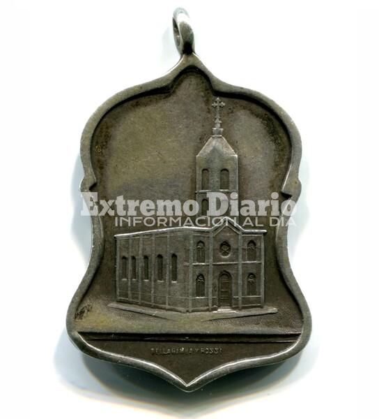 Imagen de Museo P&uacute;blico Municipal: Per&iacute;odo 1892 a 1944 - Medallas Conmemorativas del templo parroquial.