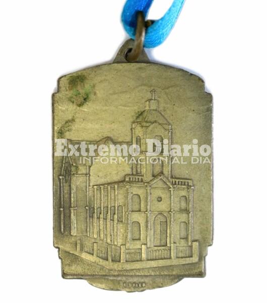 Imagen de Museo P&uacute;blico Municipal: Per&iacute;odo 1892 a 1944 - Medallas Conmemorativas del templo parroquial.