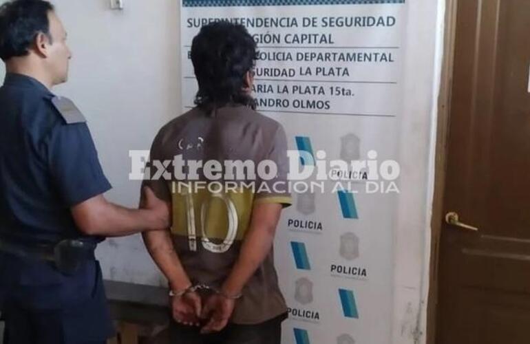 Imagen de Femicidio en La Plata: discutieron por una infidelidad, la mat&oacute; a golpes y huy&oacute;