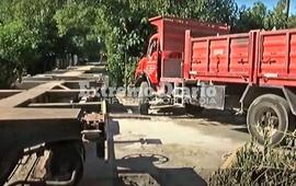 Imagen de Pudo ser tragedia: un tren arroll&oacute; a un cami&oacute;n en un cruce sin barreras ni visibilidad