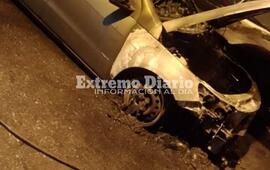 Imagen de Ataque de madrugada frente a una comisar&iacute;a: arrojaron una molotov e incendiaron tres autos