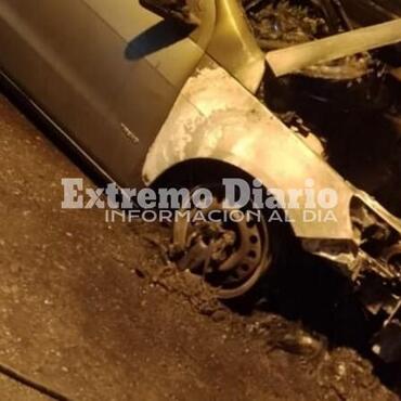 Imagen de Ataque de madrugada frente a una comisaría: arrojaron una molotov e incendiaron tres autos