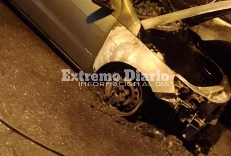 Imagen de Ataque de madrugada frente a una comisar&iacute;a: arrojaron una molotov e incendiaron tres autos