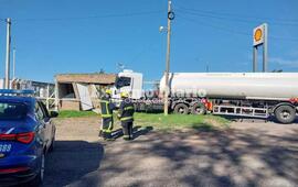 Imagen de Impactante accidente: Chofer se descompuso y colision&oacute; contra puesto de control