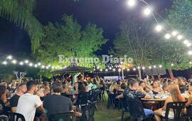 Imagen de Uni&oacute;n realiz&oacute; la fiesta "Blanca y Negra"
