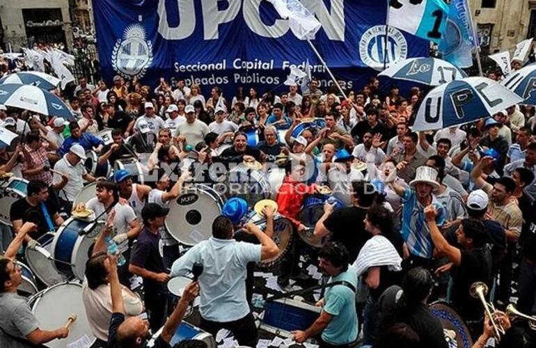 Imagen de Paritarias: UPCN y ATE firmaron con el gobierno un refuerzo salarial