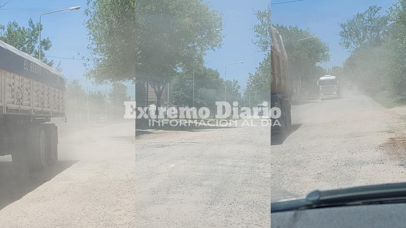 A cualquier hora, los camiones ingresan a las Areneras