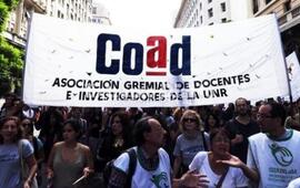 Imagen de Docentes de la UNR exigen revisi&oacute;n y recomposici&oacute;n salarial urgente
