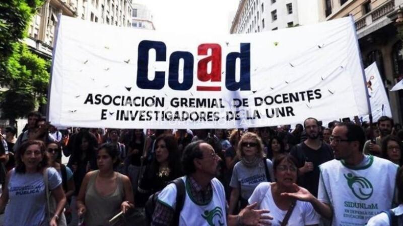 Imagen de Docentes de la UNR exigen revisi&oacute;n y recomposici&oacute;n salarial urgente