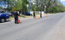 La Polic&iacute;a este domingo a la ma&ntilde;ana frente a TVL. (Rosario3)