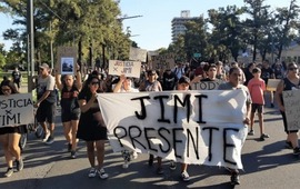 La manifestaci&oacute;n atraves&oacute; el parque Independencia este domingo. (Rosario3)